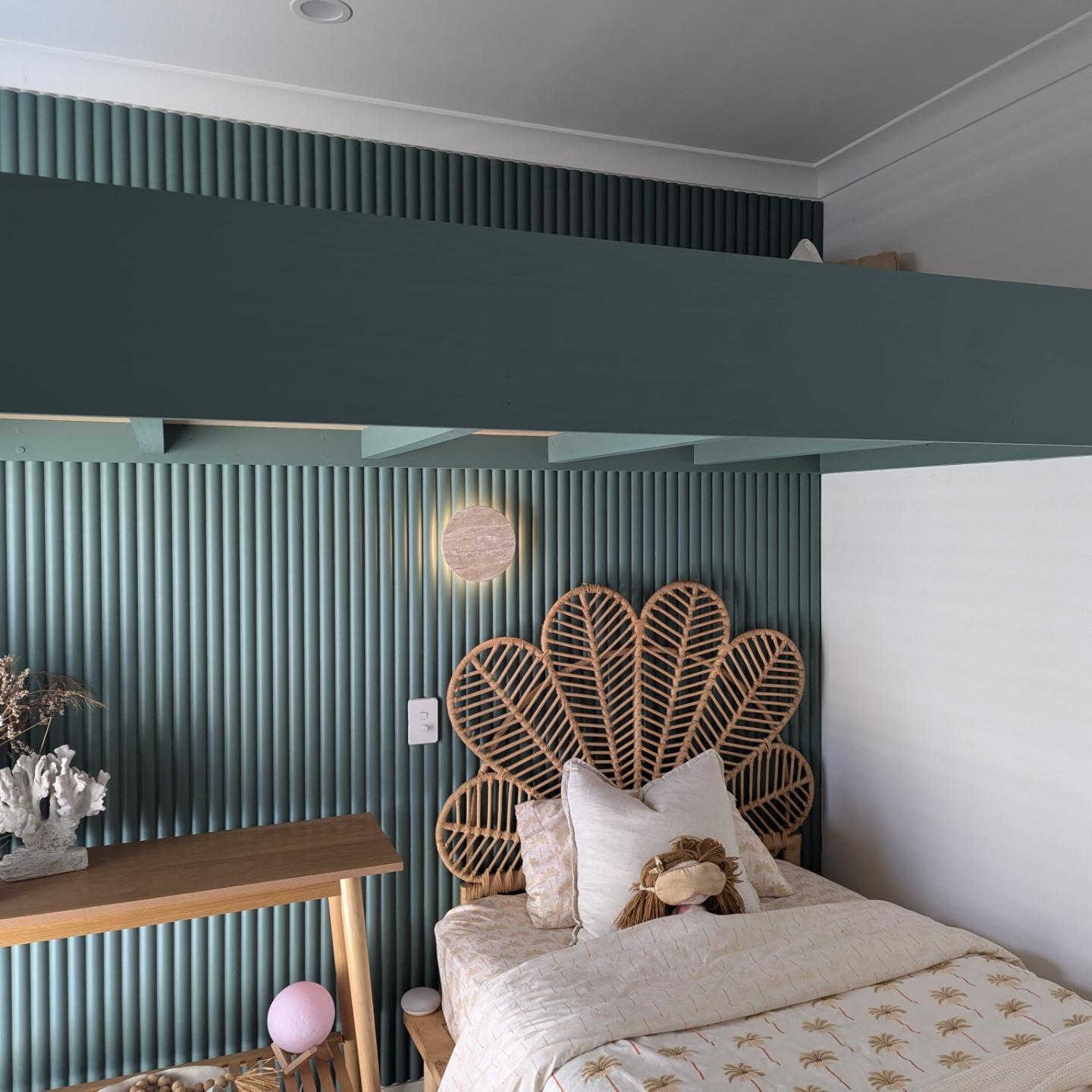 Kids bedroom accent wall lighting